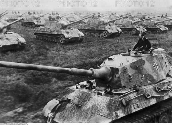 Formation de chars Tiger II, 1945