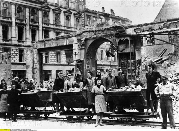 Femmes des ruines ("Trümmerfrauen") en Allemagne, 1946