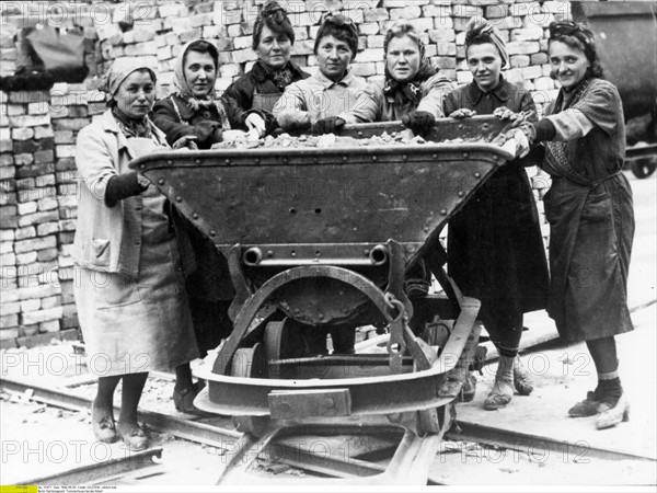 Femmes des ruines ("Trümmerfrauen") en Allemagne, 1946