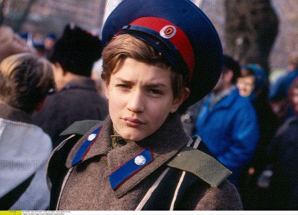 Jeune russe en costume traditionnel, 2001