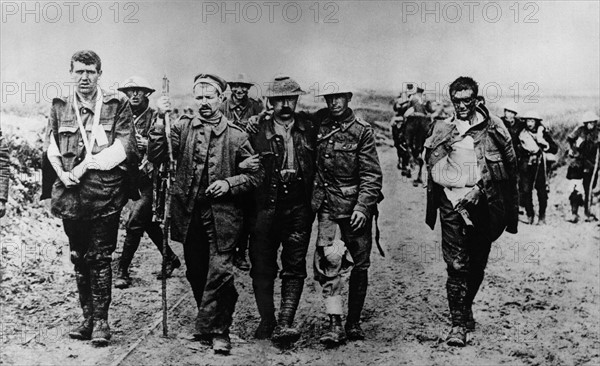 Soldats britanniques et allemands blessés, 1916