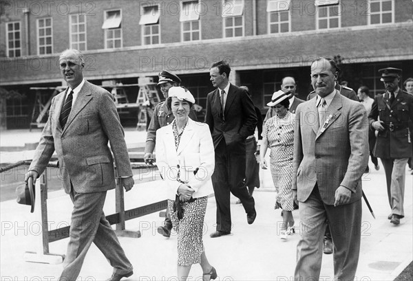 Charles Lindbergh visits Germany with his wife, 1936
