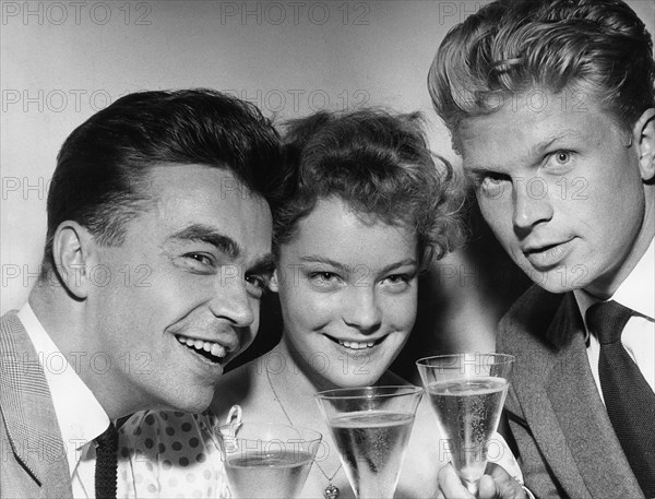 Romy Schneider; (v.l.n.r.) Claus Biederstaedt, R. S. und Hardy Krüger