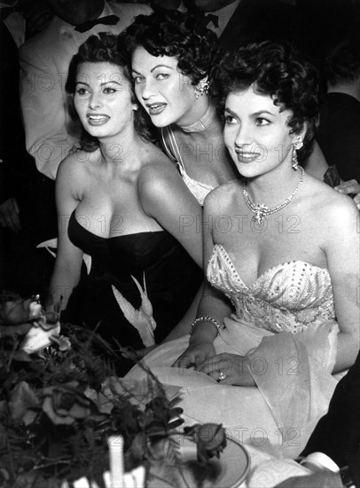 Gina Lollobrigida, Sofia Loren et Yvonne de Carlo en 1954