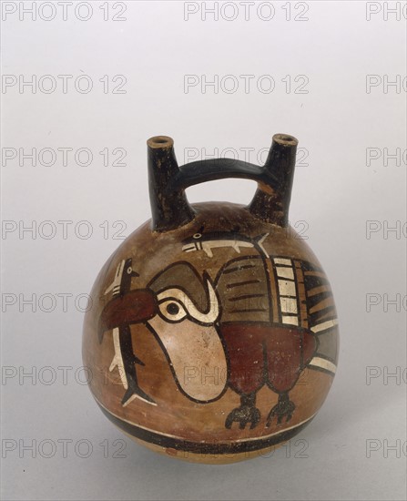 Récipient en  céramique, à double goulot, sur lequel est peint un pélican et un poisson, culture Nasca