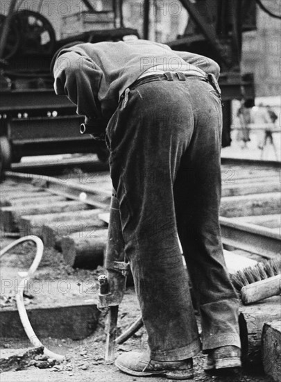 Travail au marteau piqueur pour le métro berlinois