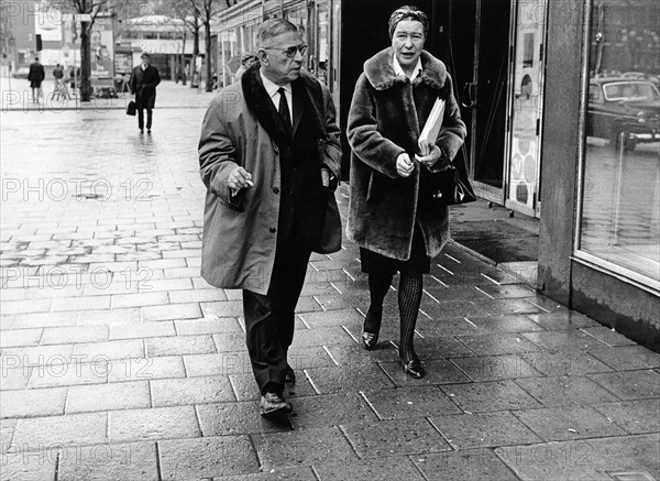 Simone de Beauvoir mit Jean Paul Sartre in Stockholm