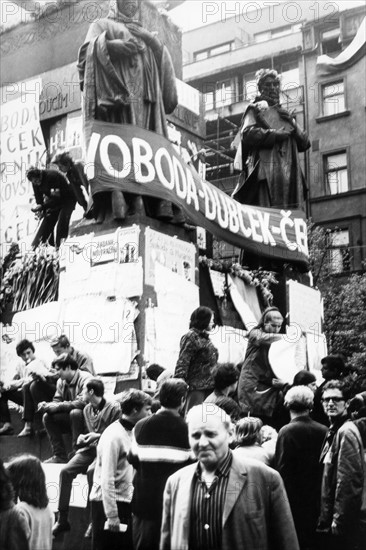 Printemps de Prague : manifestants non-violents, 24 août 1968