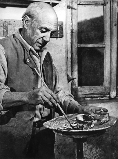 Pablo Picasso dans son atelier, 1948
