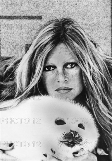 Brigitte Bardot et un bébé phoque