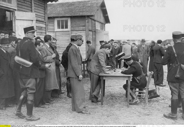 Enregistrement des Juifs au camp Pithiviers