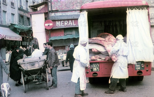 Bouchers déchargeant leur marchandise à Paris