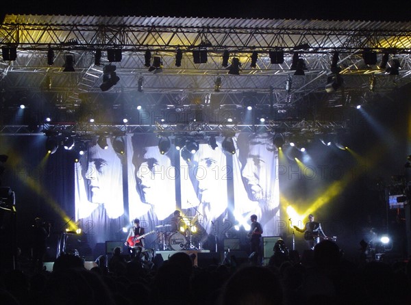 Deutschland, Haldern Pop Festival in Rees-Hakldern am Niederrhein, auf der Bhne die Rockband Franz Ferdinand aus Groábritannien
- 05.08.2005
Gesperrt-fr-Werbung!