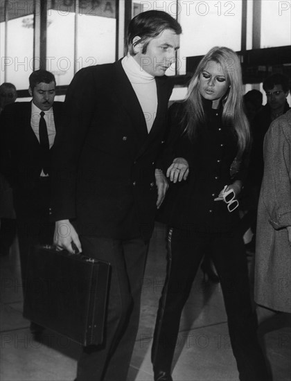 Bardot, Brigitte *28.09.1934-
Schauspielerin, Frankreich

- mit Ehemann Gunter Sachs

- 1967