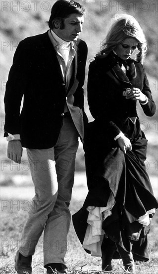 Bardot, Brigitte *28.09.1934-
Schauspielerin, Frankreich

- mit Ehemann Gunter Sachs

- 1968