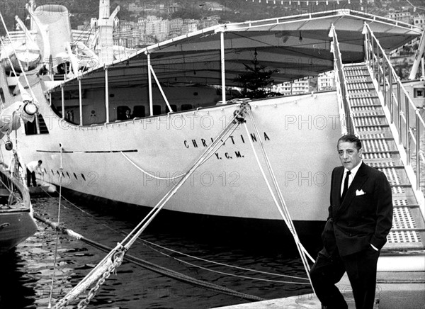 *15.01.1906-15.03.1975+
Reeder GR

vor seiner Yacht `Christina` im
Hafen von Monte Carlo

um 1956