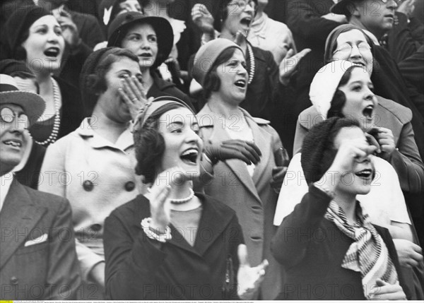 Frauen als Zuschauer waehrend eines Fussballspiels, Buenos Aires - Argentinien