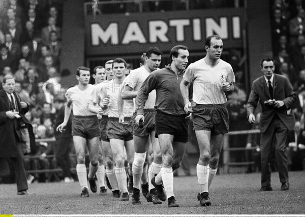 Einlauf der Mannschaft von Eintracht Braunschweig in das Stadion, Bundesliga 1966/1967