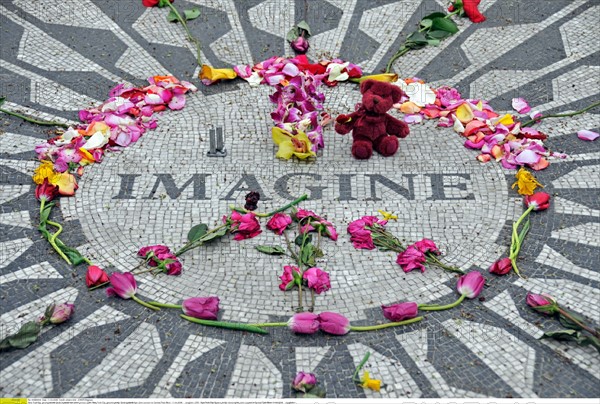 New York City: geschmueckte Gedenkstaette fuer John Lennon
