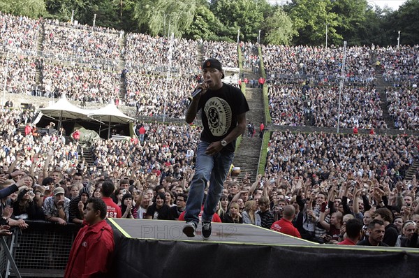 N.E.R.D. (Nerd) - Musikgruppe, Hip-Hop, USA - Saenger Pharrell Williams; Auftritt, Waldbuehne, Berlin - 27.06.2008 
 
<english> N.E.R.D. (Nerd) - Band, Hip-Hop, USA - Singer Pharrell Williams performing in Berlin, Germany, Waldbuehne - 27.06.2008 
  </english>