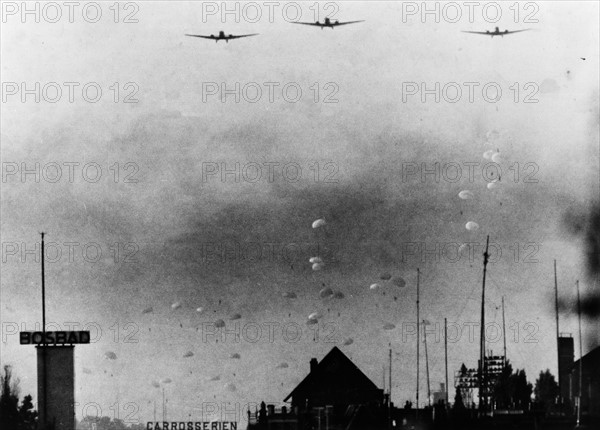 Troupes allemandes parachutées sur La Haye aux Pays-Bas