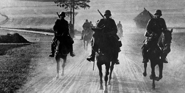Cavalry platoon of a German infantry regiment crossing the Belgian frontier