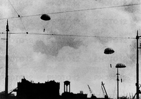 Invasion des Pays-Bas : parachutage de vivres pour les troupes allemandes