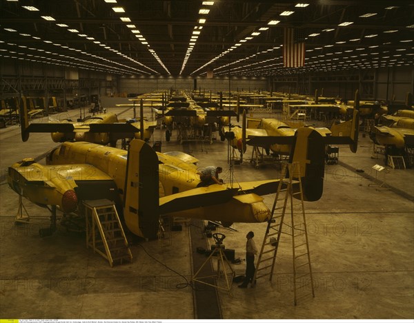 Usine Douglas Aircraft, 1942