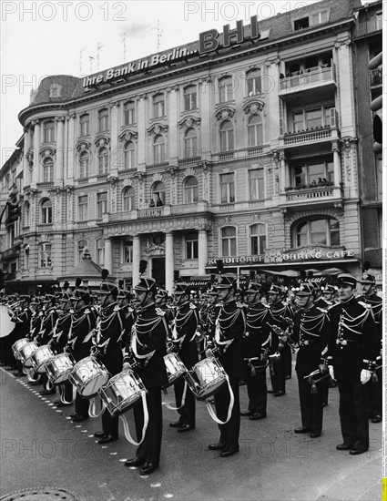 Giscard d'Estaing, Val‚ry - Staatspraesident, Frankreich/ Berlinbesuch, Garde de la R‚publique