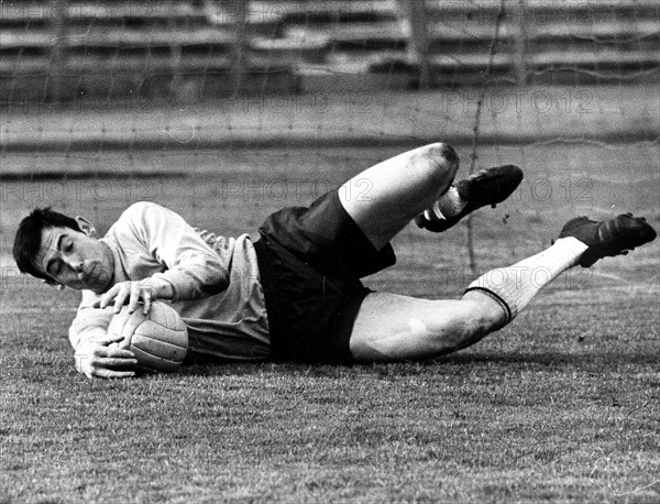 * 30.12.1937 -
Fussballspieler GB (England)

- Torwartparade am Boden liegend bei der
WM 1966 in England

- 27.07.1966