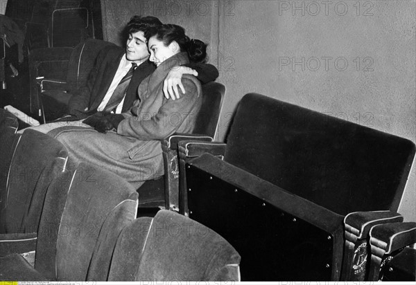 Couple dans un cinéma