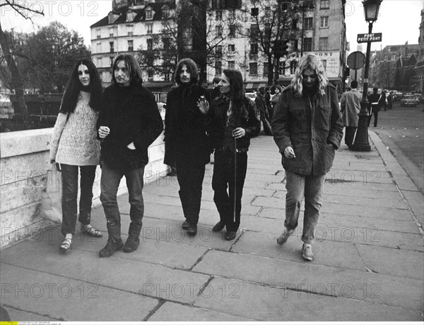 Groupe de jeunes parisiens en 1967