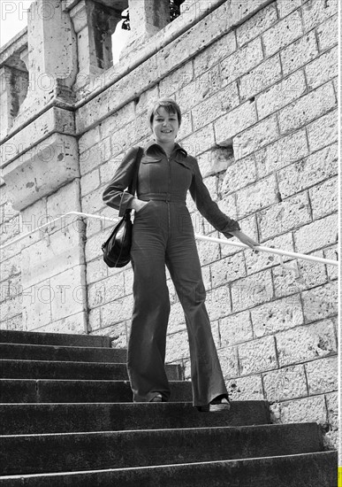 Femme se promenant à Blois