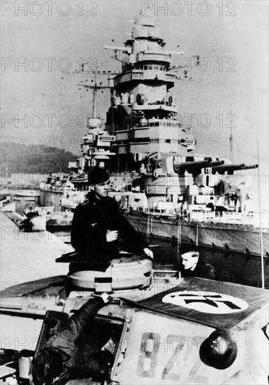 Les chars allemands sur le quai de la base navale de Toulon