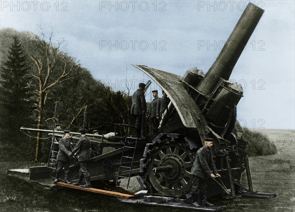 Grosse Bertha en position de tir, sur le front occidental