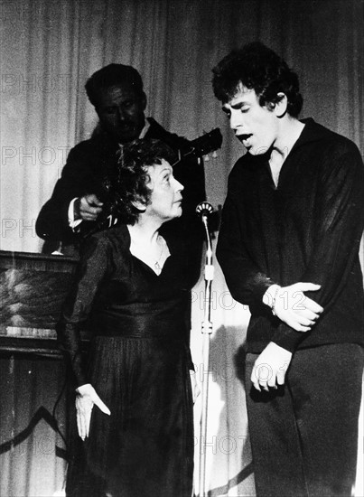 Edith Piaf sur scène avec Théo Sarapo