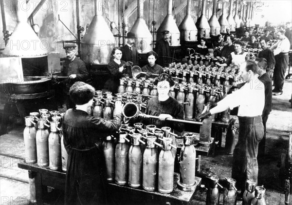 Ouvrières allemandes d'une usine de munitions