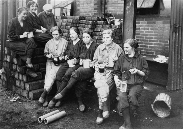 Ouvrières d'une usine d'armement allemande