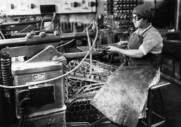 Ouvrière d'une usine d'armement allemande