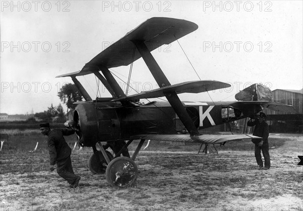Avion britannique capturé par l'armée allemande