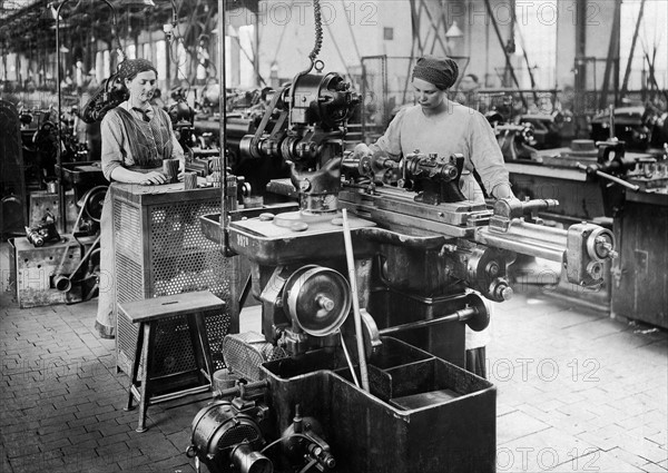 Ouvrières d'une usine d'armement allemande