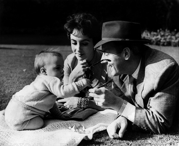 Elizabeth Taylor avec Michael Wilding et leur fils