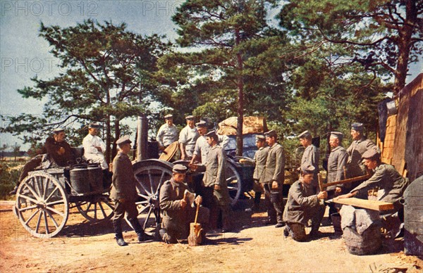 Cuisine roulante ravitaillant les soldats allemands en Champagne