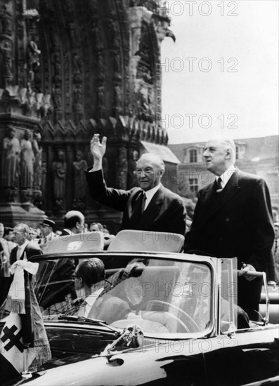 Charles de Gaulle et le Chancelier allemand Konrad Adenauer