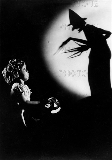 Shirley Temple - mit einer Schattenspielfigur