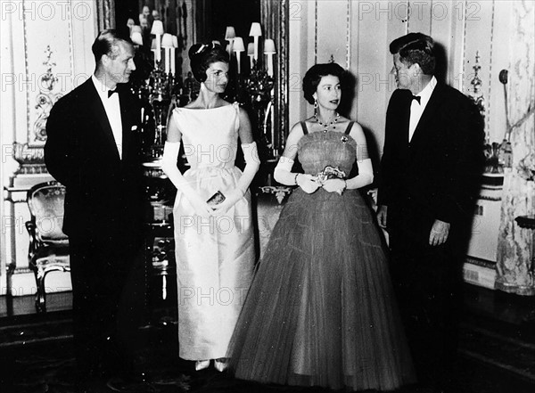 Le couple Kennedy rend visite au Prince Philip et à la reine Elisabeth II