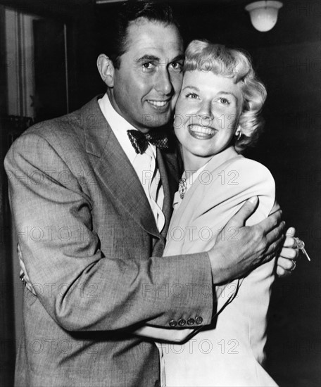 Doris Day posant avec son mari Marvin Melcher.