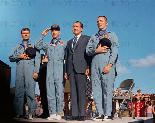 Les astronautes de la mission Apollo 13 et le président Richard Nixon