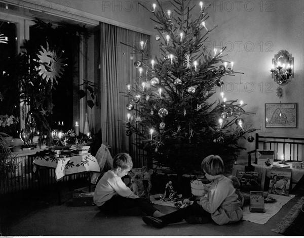 Weihnachten - Kinder am Weihnachtsabend