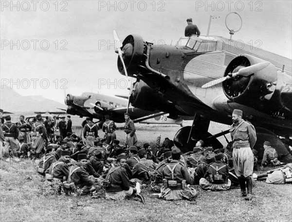 Soldats marocains attendant leur départ pour l'Espagne, 1936